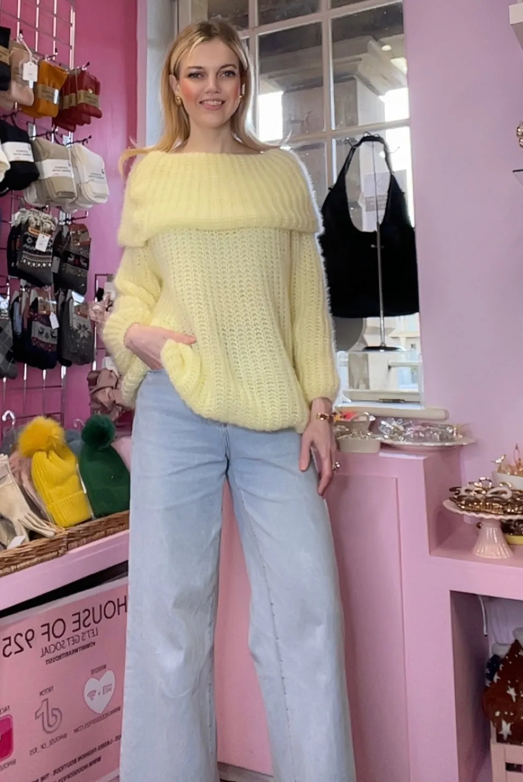 Off Shoulder Jumper / Mellow Yellow