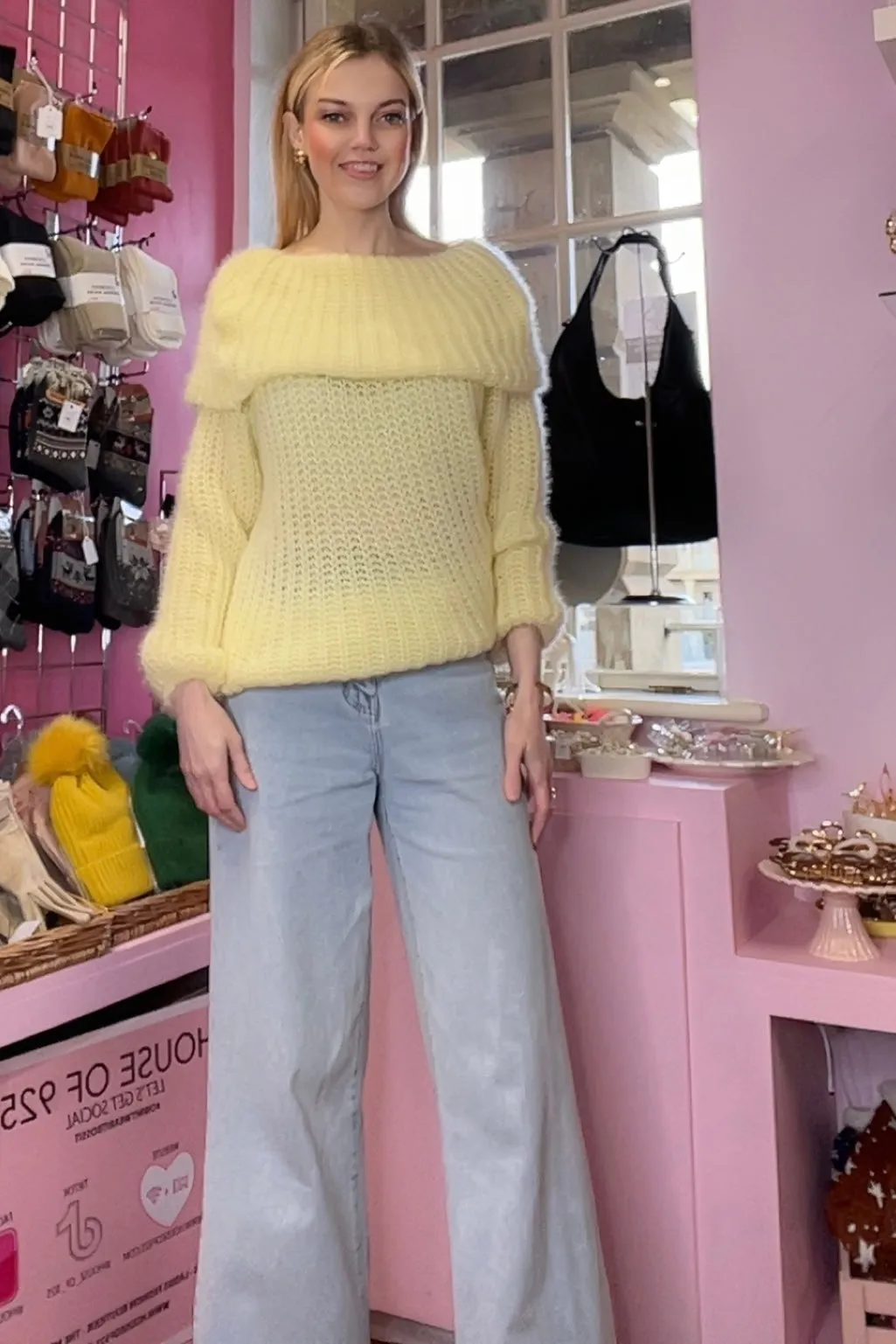 Off Shoulder Jumper / Mellow Yellow